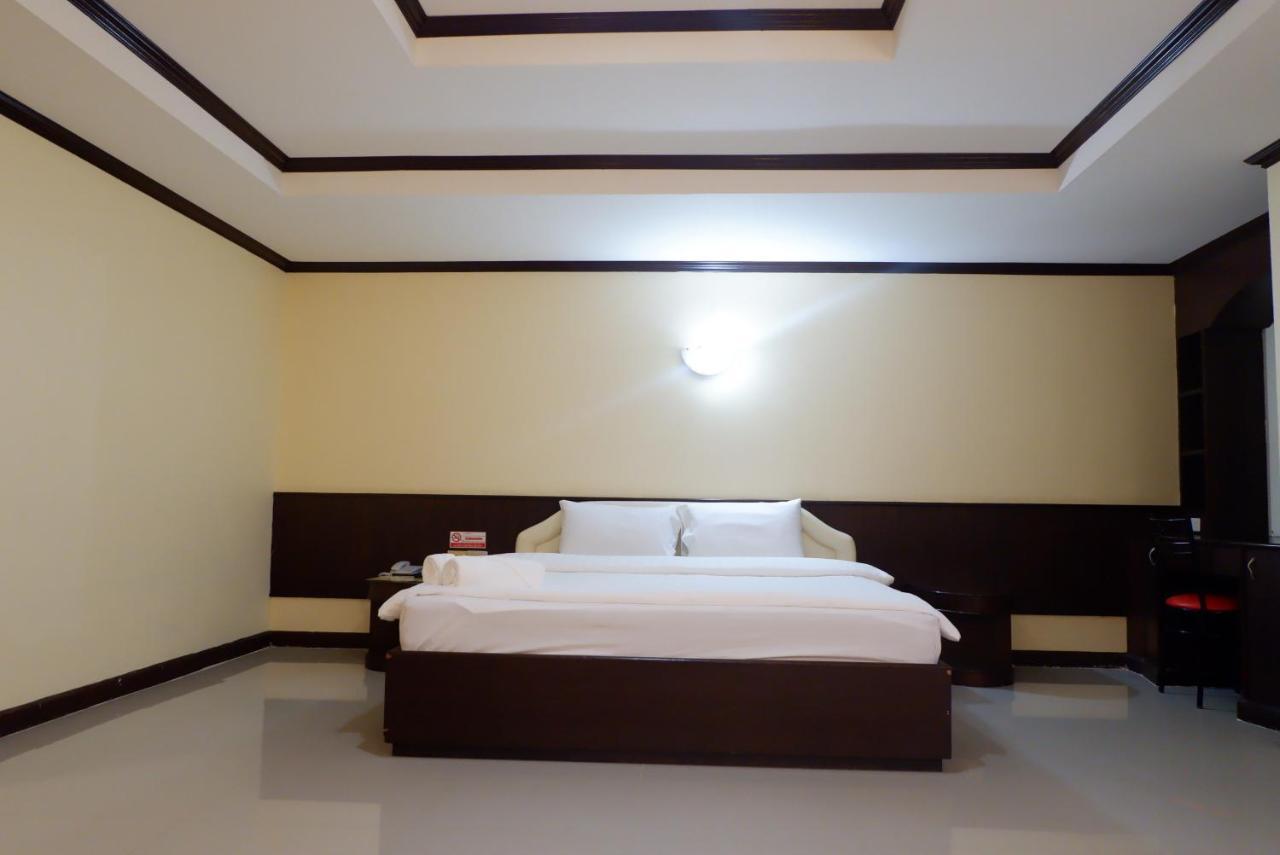Auychai Grand Hotel Lang Suan 외부 사진
