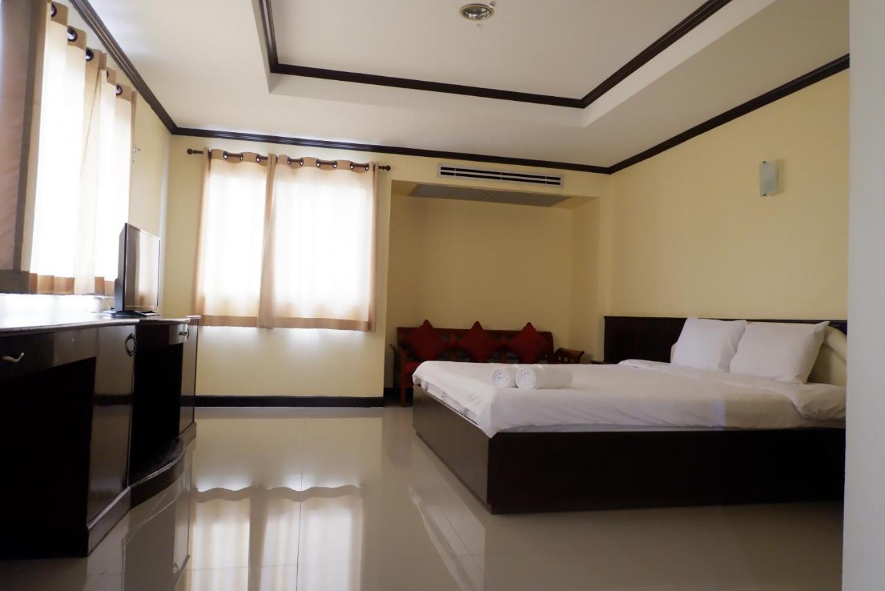 Auychai Grand Hotel Lang Suan 외부 사진